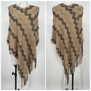 Ruyi Design Chunky Knit Poncho One Size Tan Gray 3D Fringe Chevron Crochet Boho